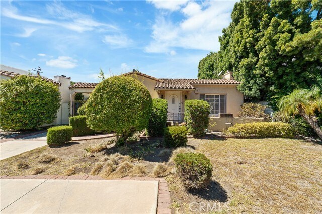 Building Photo - 233 S Swall Dr