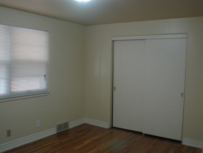 Building Photo - House For Lease