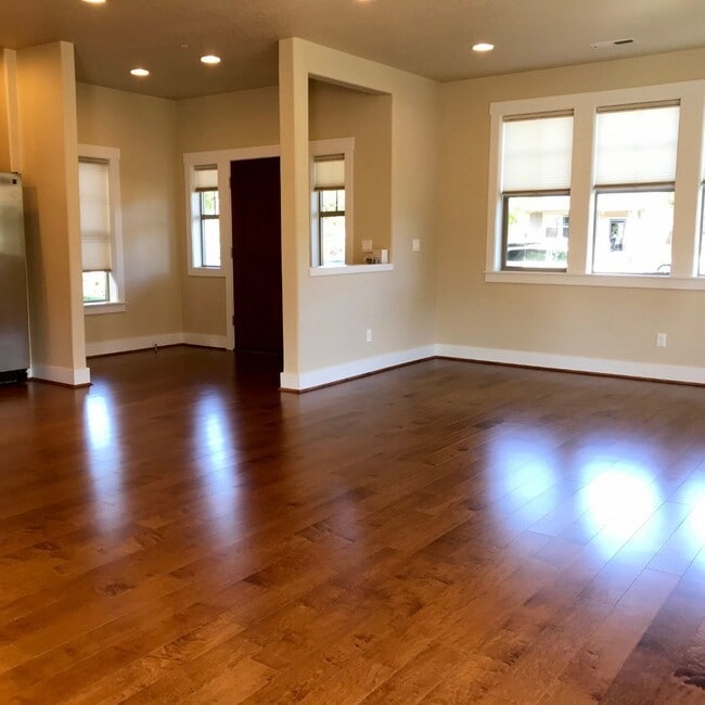 Building Photo - Beautiful 4 Bedroom Home Located on Corner...