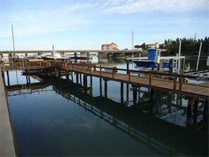 Foto del edificio - 4720 Brittany Dr S