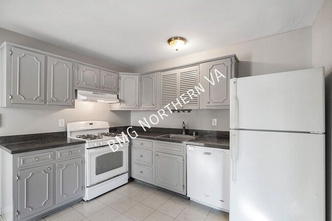 Building Photo - 5207 Gainsborough Dr