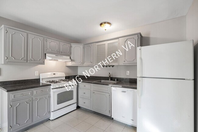 Foto del edificio - 5207 Gainsborough Dr