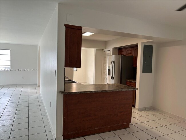 Building Photo - 955 SW 87th Ct