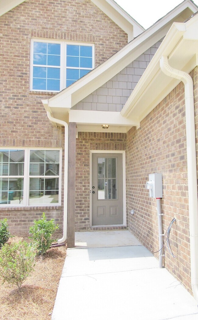 Foto del edificio - Beautiful Town Home with Garage in Chelsea... Available to View Now!!!