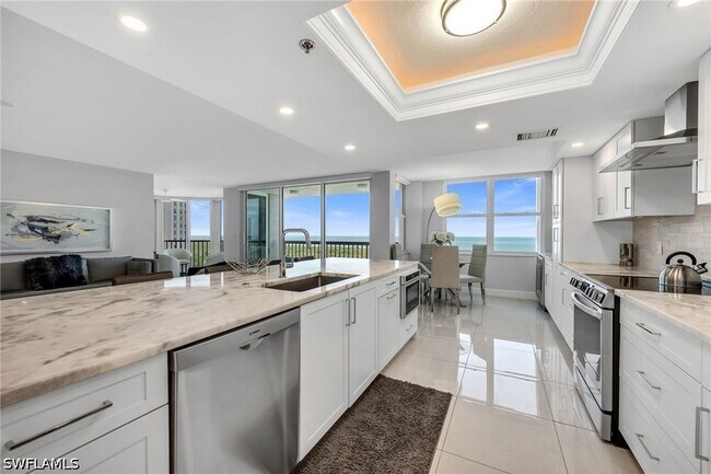 Foto del edificio - 6585 Nicholas Blvd