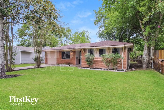 Foto principal - 4415 Akard St