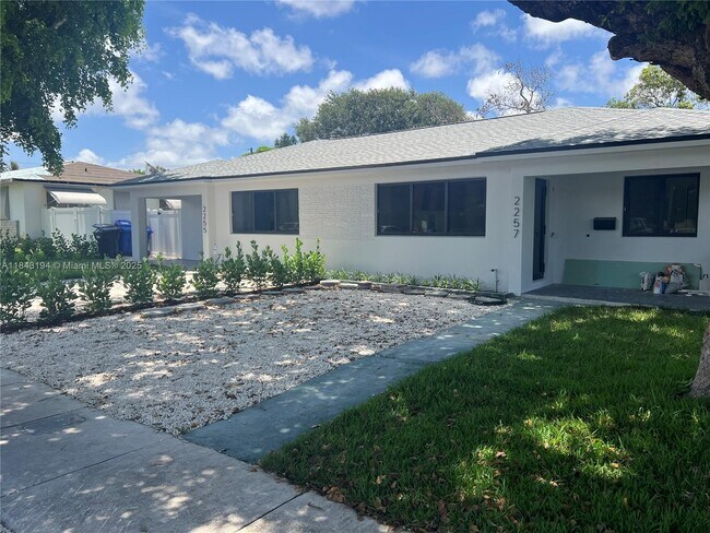 Foto del edificio - 2257 NE 173rd St