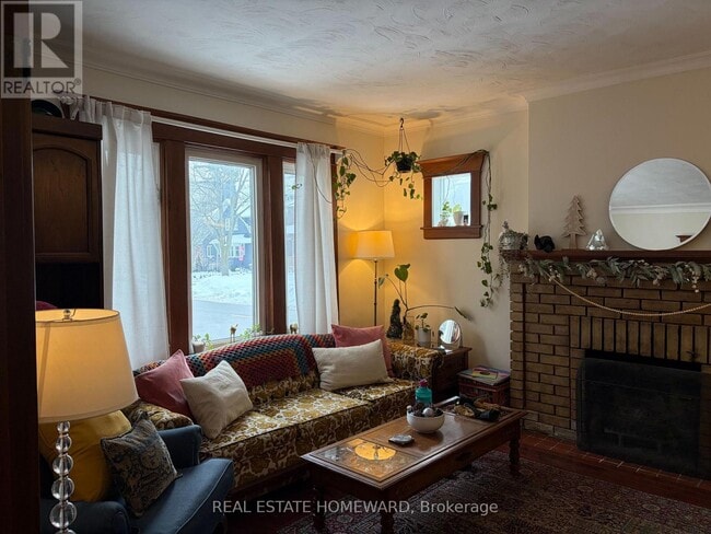 Building Photo - 44 Lola Rd