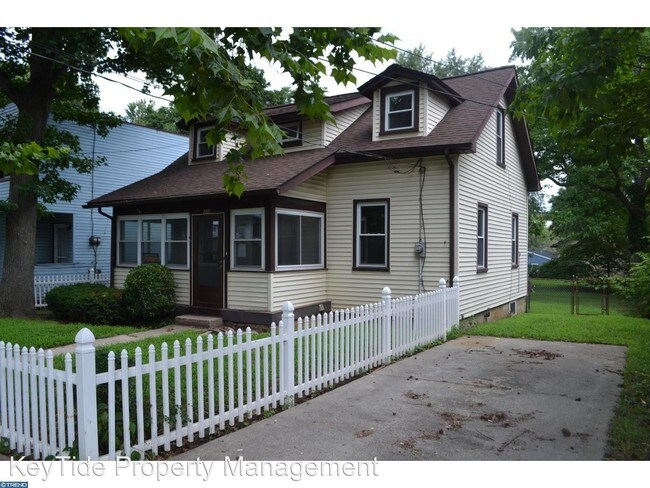 Building Photo - 3 br, 1 bath House - 438 Engard Ave