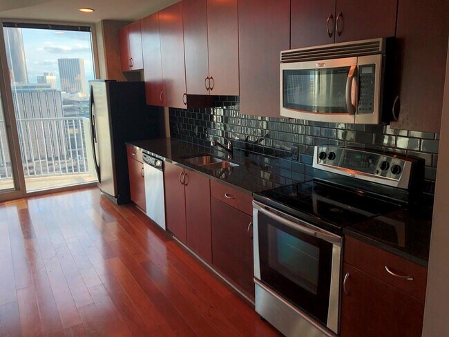 Building Photo - 400 W Peachtree St NW
