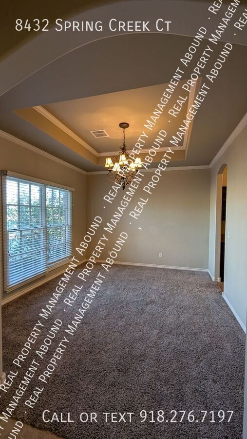 Building Photo - 8432 Spring Creek Ct