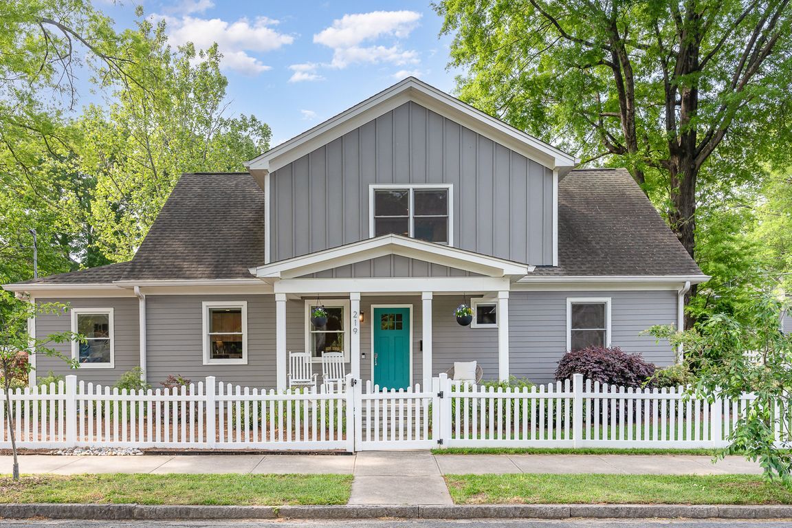 Foto principal - 219 Northwood Cir