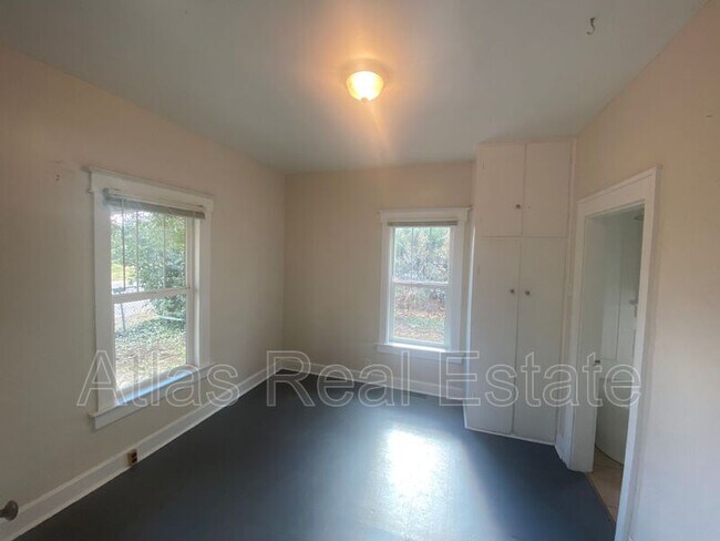 Building Photo - 1917 S Fox St