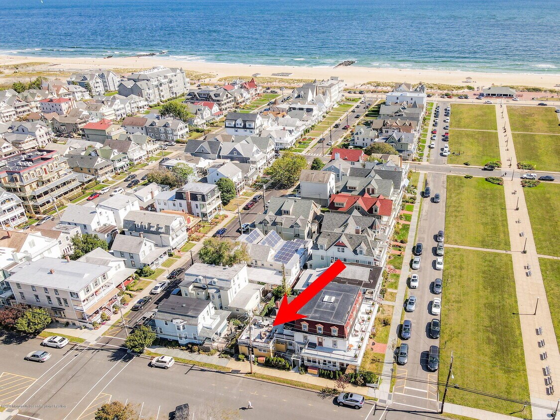 14 Central Ave, Ocean Grove, NJ 07756 Room for Rent in Ocean Grove