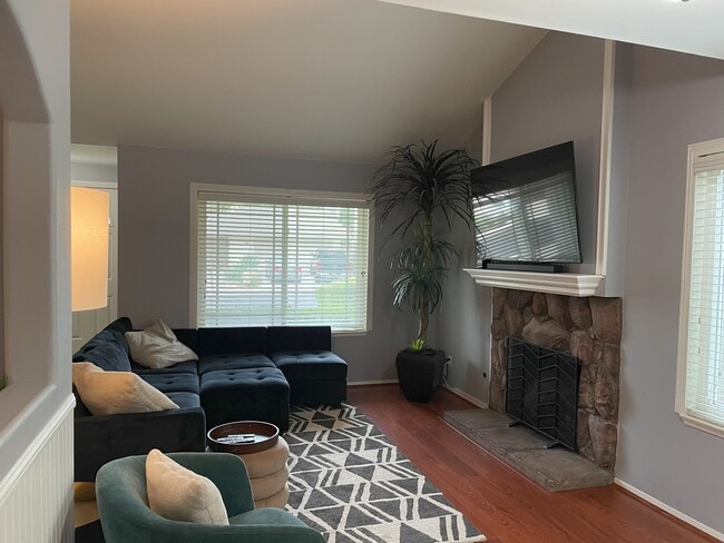 Building Photo - 3847 San Marcos Ct