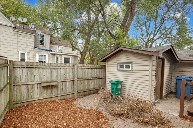 Building Photo - South Minneapolis SFH, One Car Garage, Hardwood Floors, Pets Ok, Avail Now