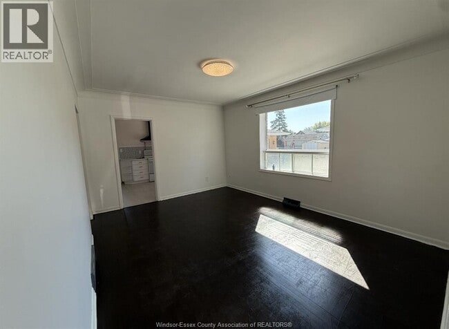 Photo du bâtiment - 914 Riverdale Ave