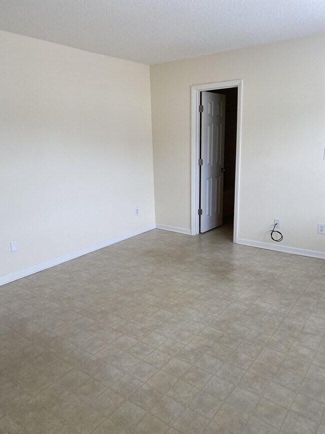 Foto del edificio - 4033 Cobblestone Dr