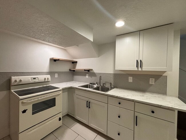 Building Photo - Cozy lower level unit with open kitchen and washer/dryer hookups