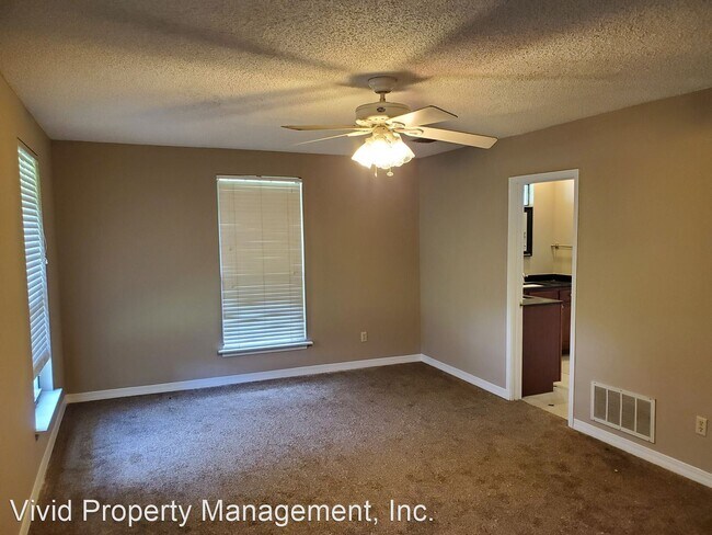 Foto del edificio - 3 br, 2 bath House - 6819 McMullin Street