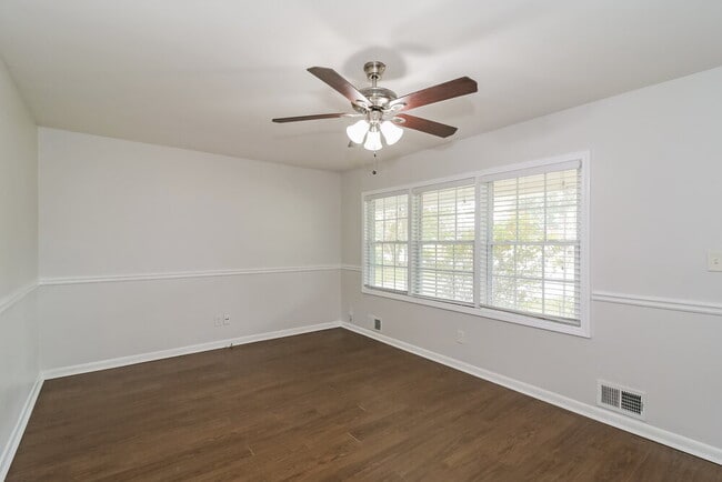 Foto del edificio - 8310 Hilltop Rd