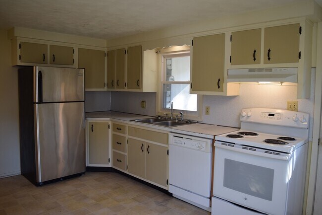 Building Photo - 104 Longmeadow Ln