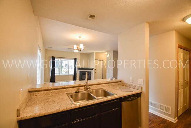 Foto del edificio - 3 Bedroom 2.5 Bathroom End Unit Townhome i...