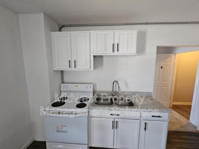 Foto del edificio - 810 E 8th St