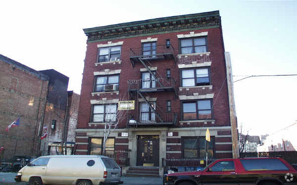 Primary Photo - 2357 Washington Ave