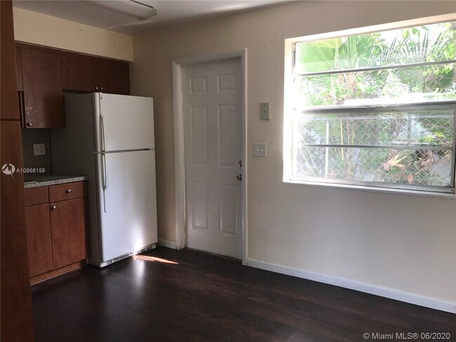 Foto del edificio - 3845 S Circle Dr