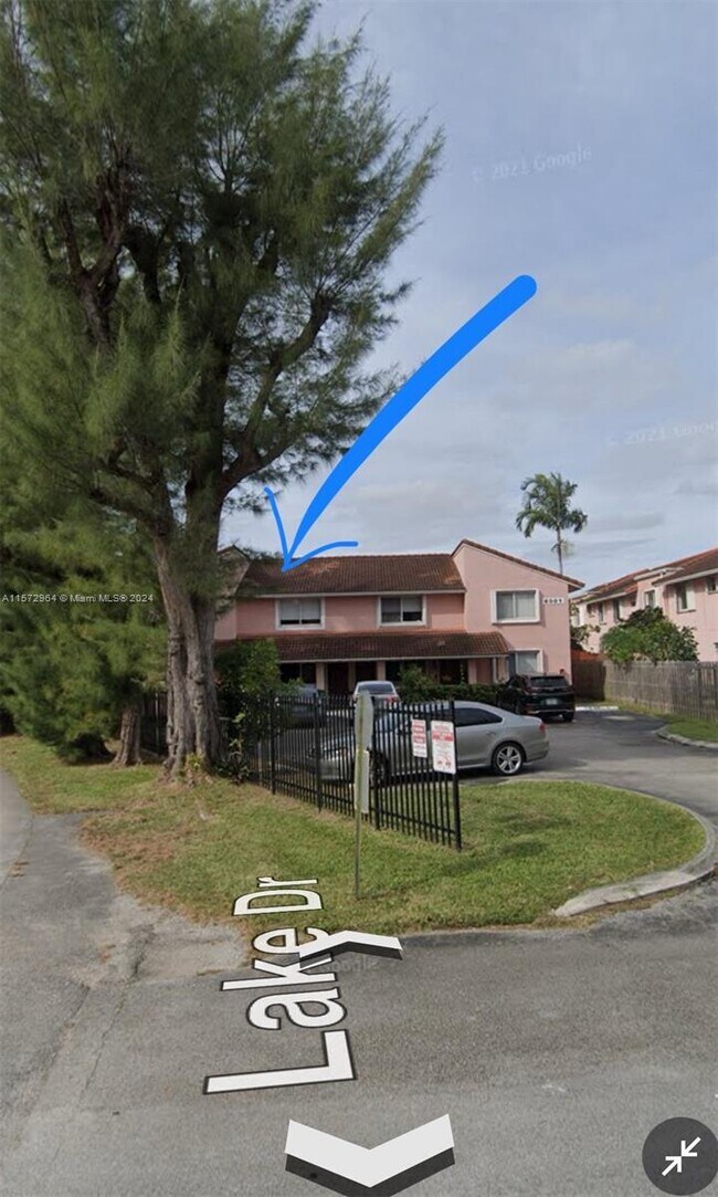 Foto del edificio - 8001 Lake Dr