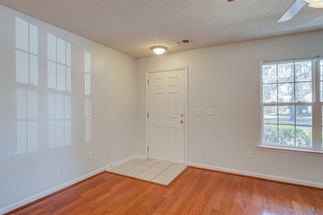 Foto del edificio - 8147 Shadow Oak Drive, North Charleston, S...