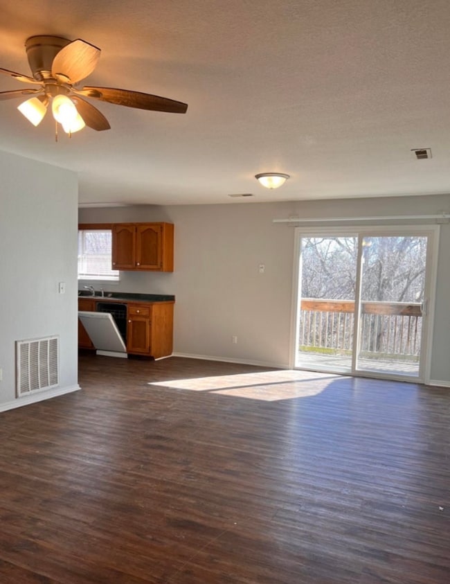 Foto del edificio - 2212 E 8th St