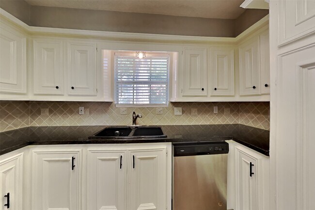 Building Photo - 8427 Burwood Park Dr