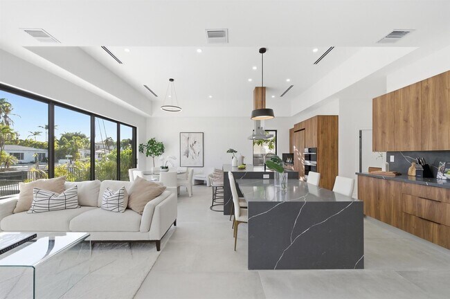 Building Photo - 1308 Avocado Is