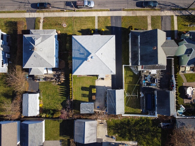 Foto del edificio - 122 Fairview Ave