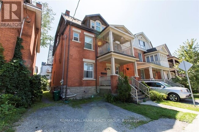 Building Photo - 132-132 Flora St