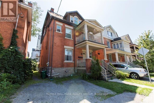 Building Photo - 132 Flora St