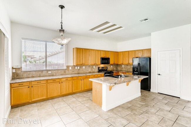 Building Photo - 6 br, 3 bath House - 1778 Antelope Valley Ave