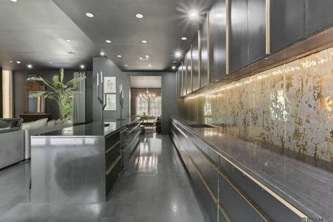Foto del edificio - 3 Bedroom House in Walnut Hills