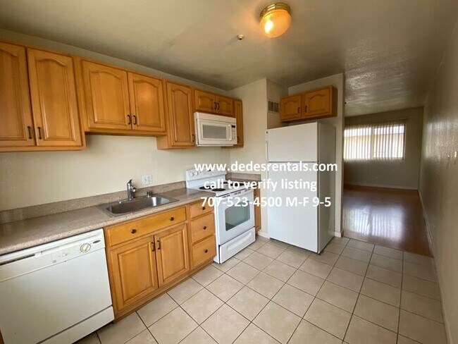 Building Photo - Second level unit in Rincon Valley.