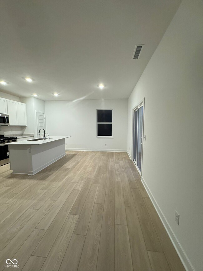 Foto del edificio - 15275 Farrington Rd