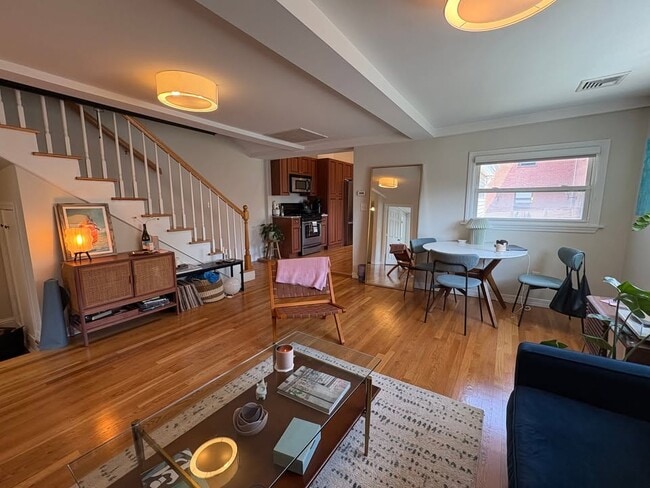 Building Photo - 89 Thorndike St