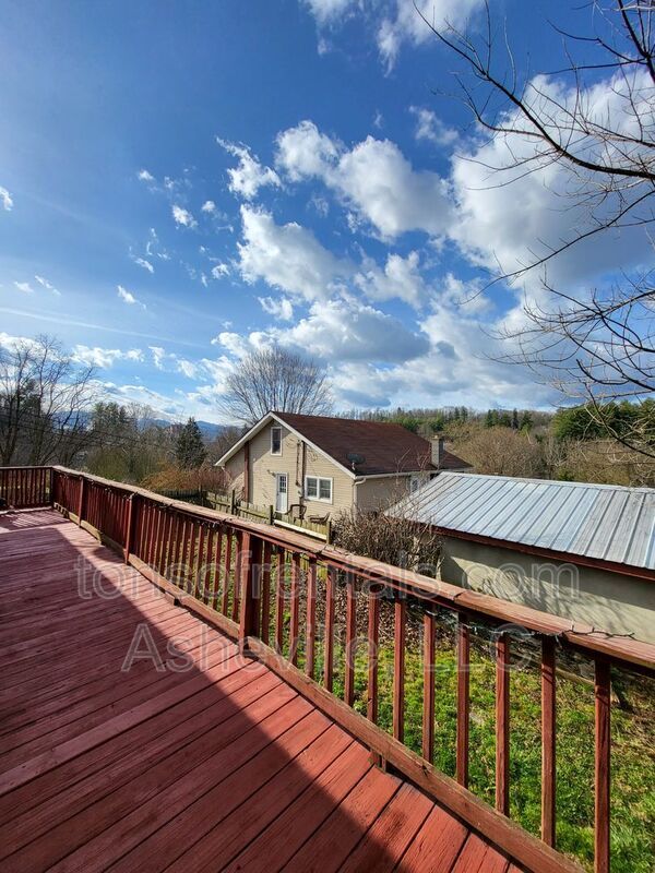 Photo - 93 N Canton Rd House