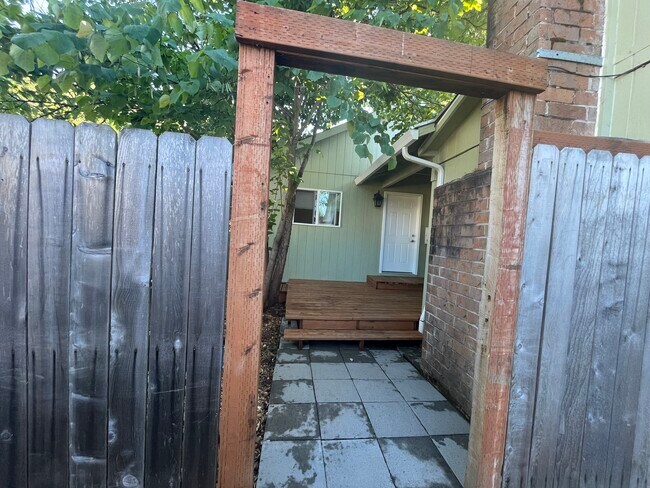 Entrada - 2832 Indigo Way