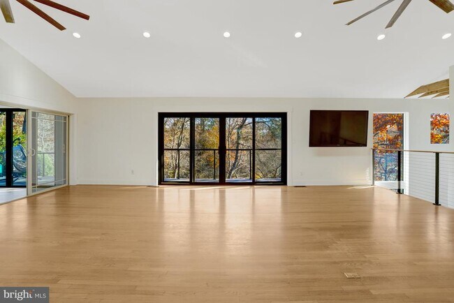 Foto del edificio - 6120 Beachway Dr