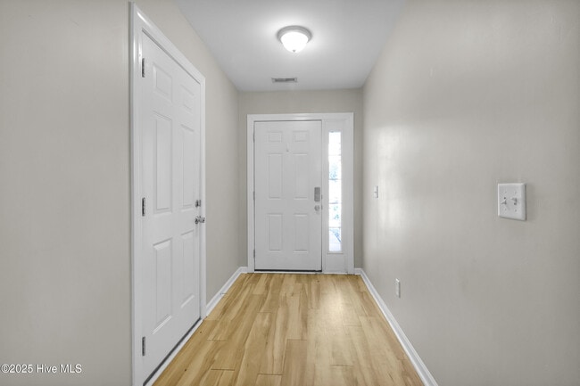 Building Photo - 124 Crooked Run Dr