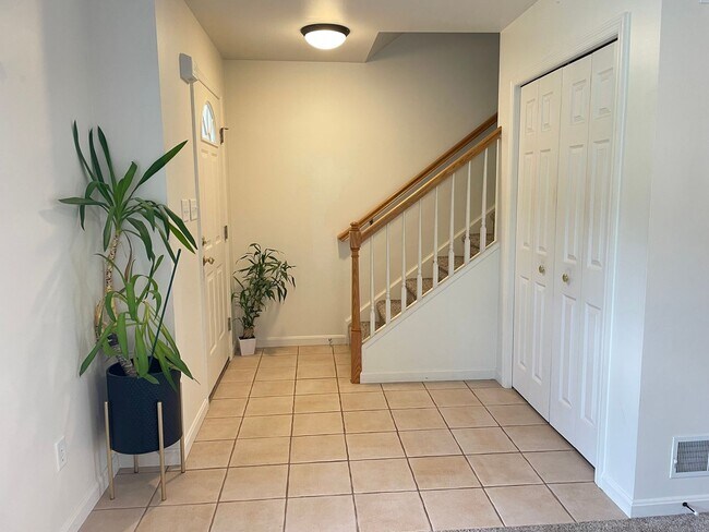Building Photo - Beautiful Luxury Townhome in Lancaster