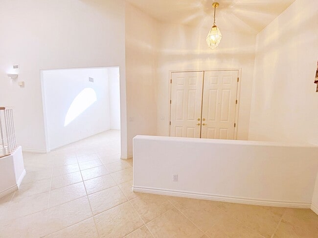 Building Photo - 4 BEDROOM HOME IN GATED SUMMERLIN COMMUNITY