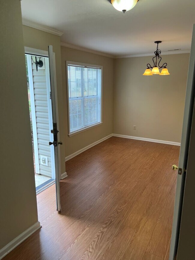 Foto del edificio - 6611-7227 Bevington Duplex